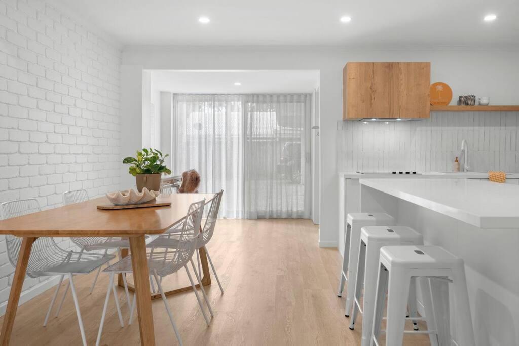 Апартаменты Vibes At Five Noosa Нусавиль Экстерьер фото